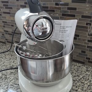 Sunbeam White Stand Mixer with Stainless Steel Bowl and Whisks